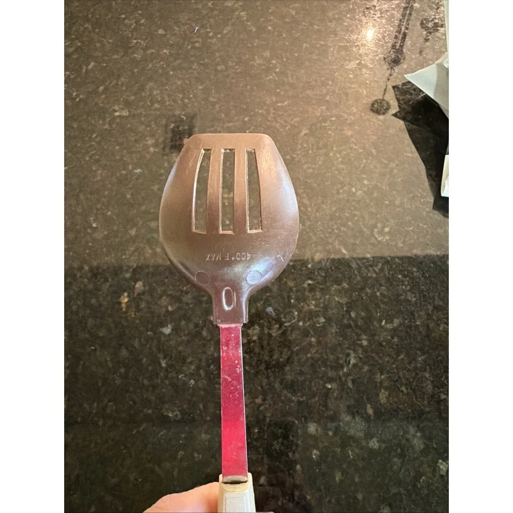 Vintage Ekco Nylon Solid Slotted Cooking Spoon Beige Onion Garlic 12.25
